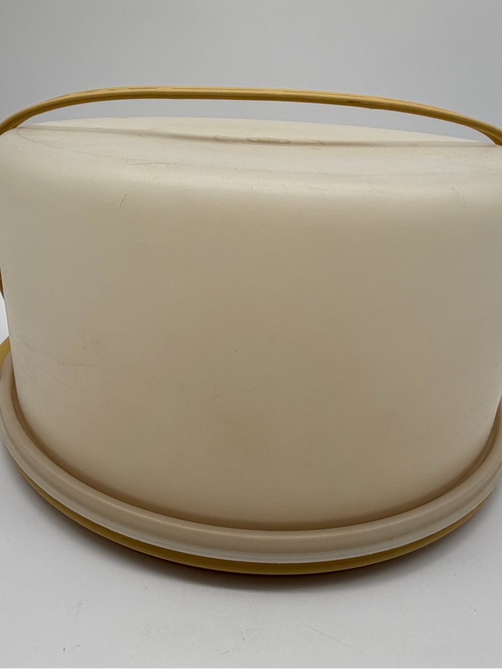 Vintage Tupperware Cake Holder With Lid and Handle